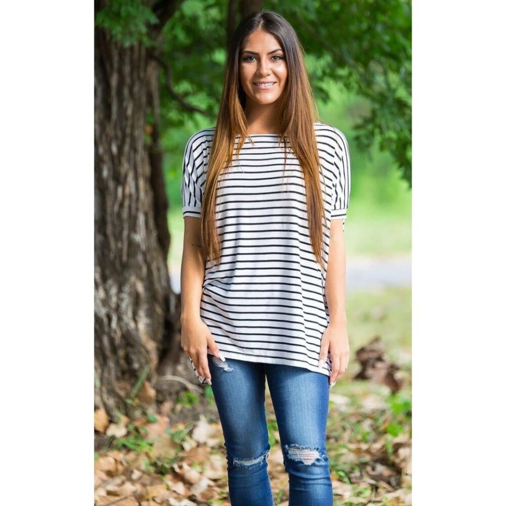 Women's Piko Gray and White Striped Top Size Medium